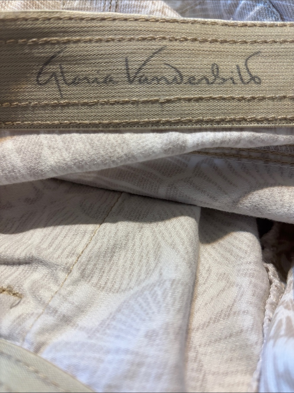 Beige Floral Cargo Shorts with Utility Pockets - Picture 4 of 4